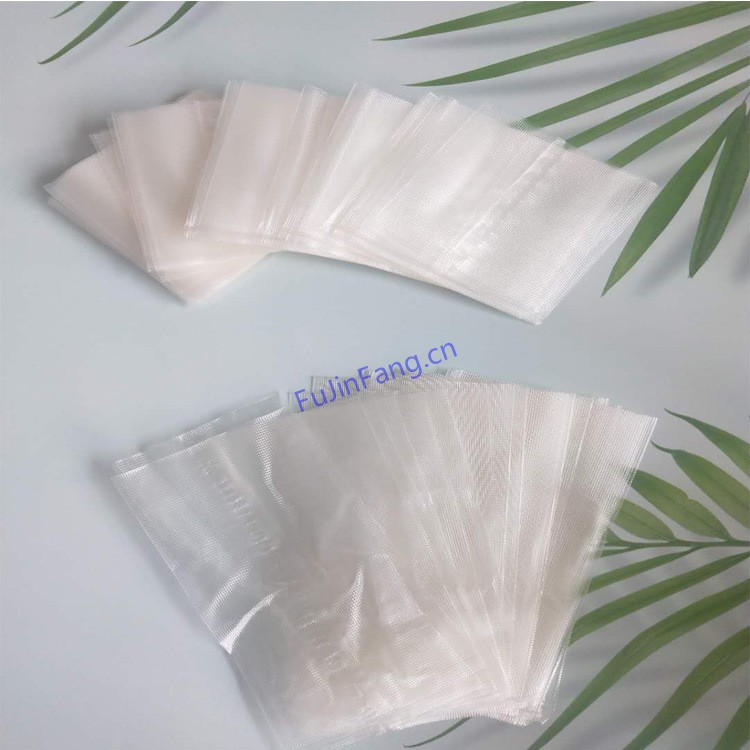 Packaging bag for water-soluble powder materials used in fertilizers and pesticides that can break in 21 seconds upon contact with water