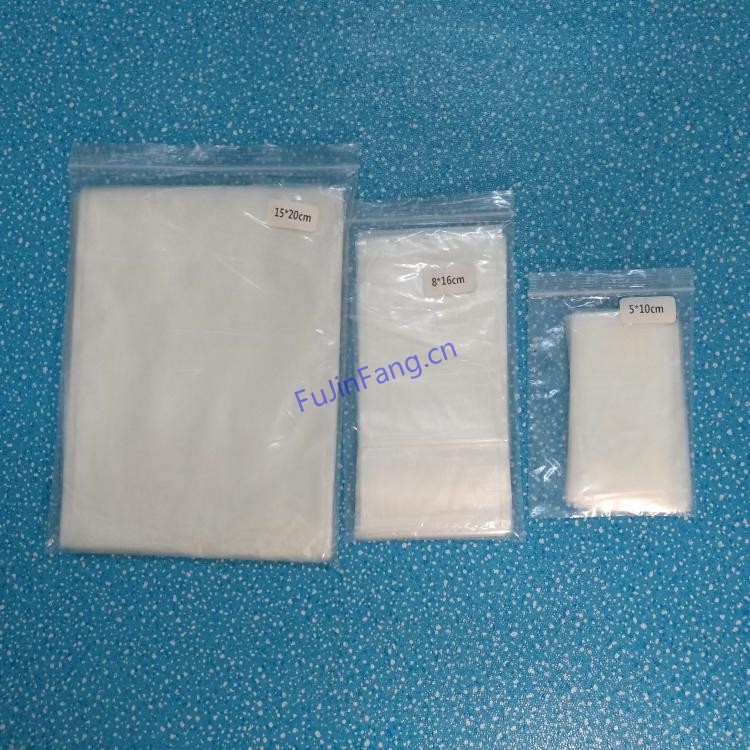 Packaging bag for water-soluble powder materials used in fertilizers and pesticides that can break in 21 seconds upon contact with water